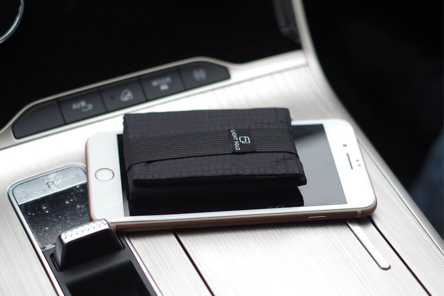Light Wallet What is a Minimalist Wallet? – LIGHT FOLD